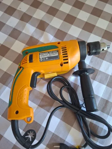 Furadeira Makita