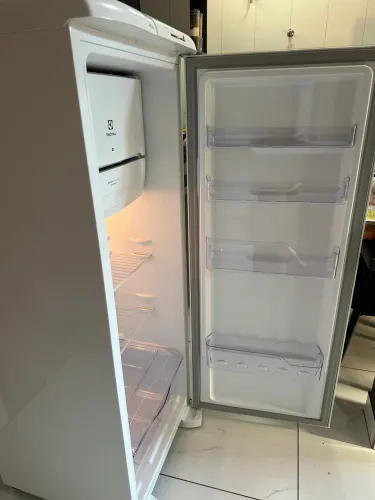 Geladeira Electrolux Cycle Defrost 240L Degelo Prático Uma Porta Branca (RE31)