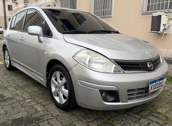 Nissan Tiida SL 1.8/1.8 Flex 16V Mec. 2013