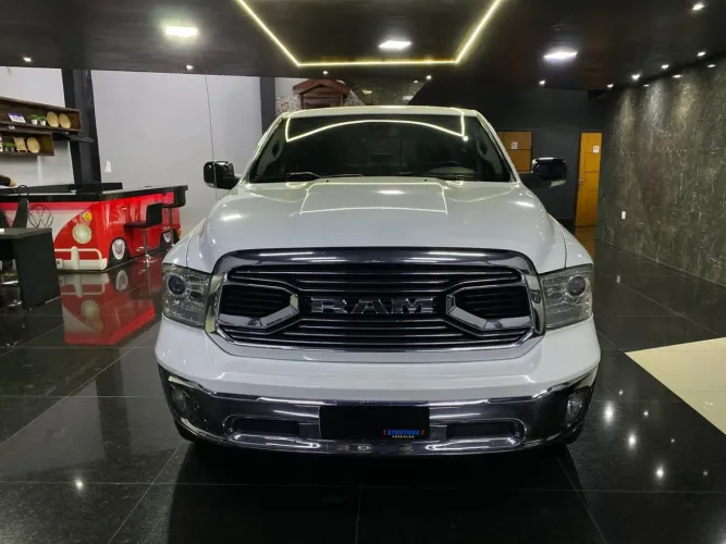 Ram Classic Laramie 5.7 V8 16V Gasolina 4X4 Aut. 2023