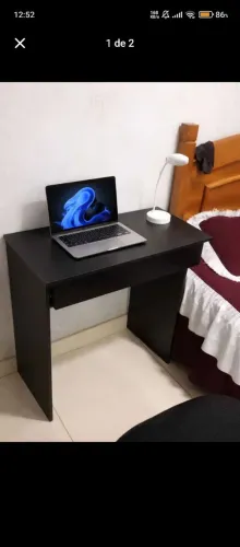 Mesa escrivaninha em ótimo estado de uso com gaveta