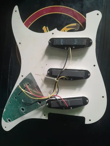 Escudo e Elelétrica para guitarra.