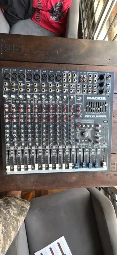 Mesa de som Mackie CFX12