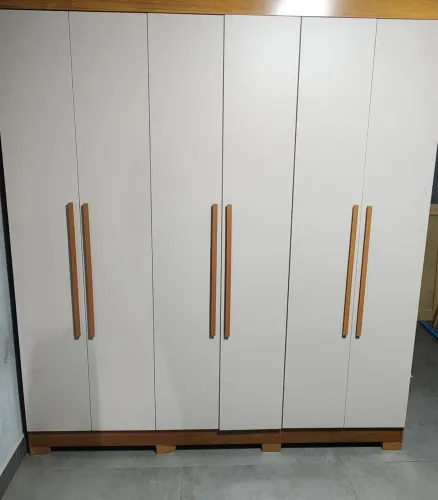 Guarda roupa 6 portas