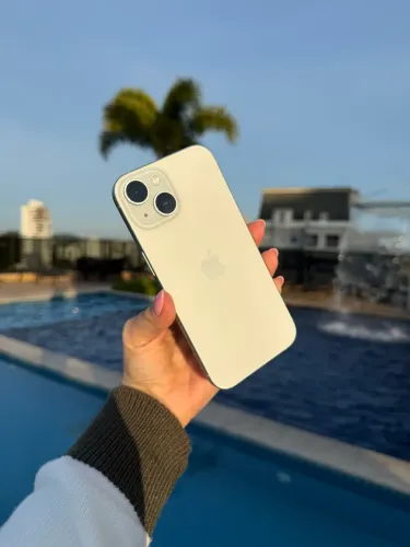 iPhone 15 128GB Azul Seminovo acompanha capinha, carregador e película