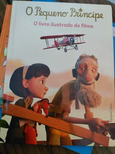Livro "O pequeno príncipe - o livro ilustrado do filme "