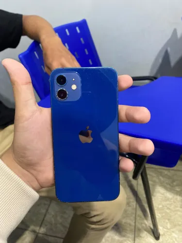 iPhone 12 azul