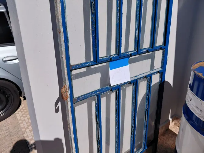 Vitro em aço e vidros