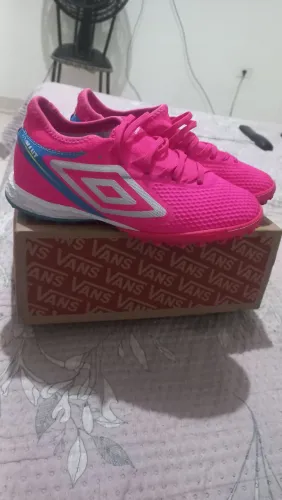 Chuteira Umbro Society usada uma vez