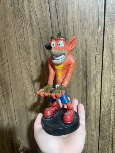 Obs Apenas Suporte para Controle PS5 DualSense - Crash Bandicoot em Resina 23 cm