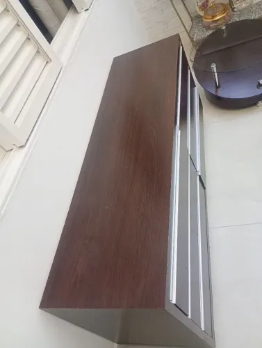 Sapateira e mesa de centro