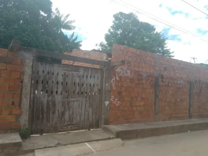 CASA NA CIDADE OLÍMPICA 2 QUARTOS, CARROS NA GARAGEM, RUA ASFALTADA, PRÓXIMO DE TUDO 
