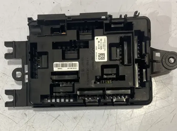 Caixa Fusíveis Bmw 135 3.0 2013 2014 2015 / *