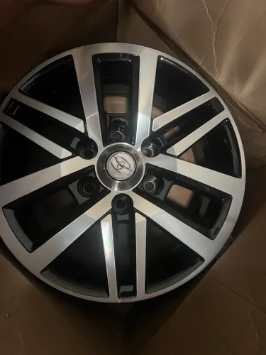 Vendo roda Hilux nova