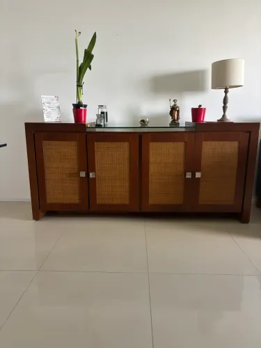 Buffet em Madeira com Palhinha e Vidro - 4 Portas + 3 Gavetas