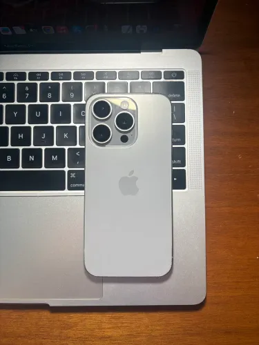 IPHONE 15 PRO - 256GB - Particular