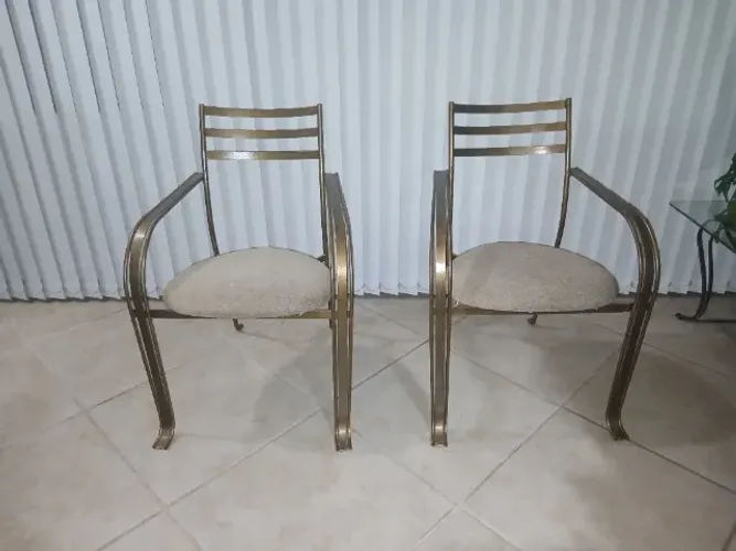 2 cadeiras de ferro