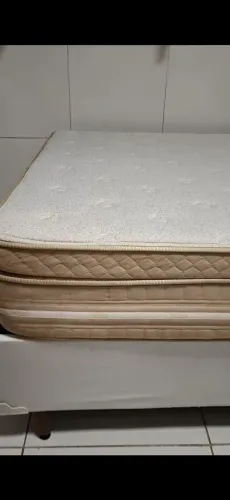 Cama Queen Size semi nova
