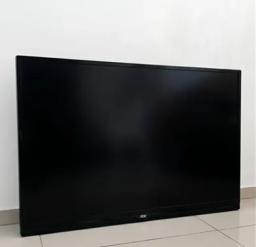 Defeito - Lote com 4 Televisores (32 e 39 Polegadas)