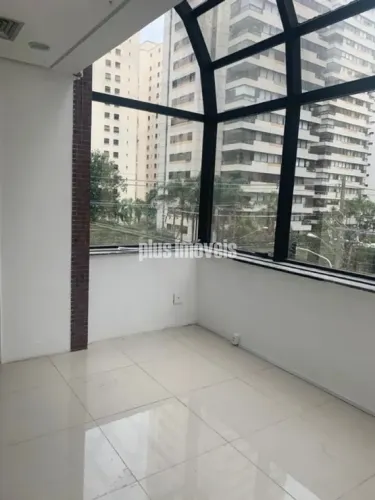 Locação sala comercial em Moema, seu primeiro bom negócio começa aqui!