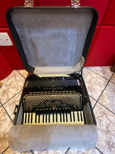 Acordeon Scandalli Super VI - Ano 2008