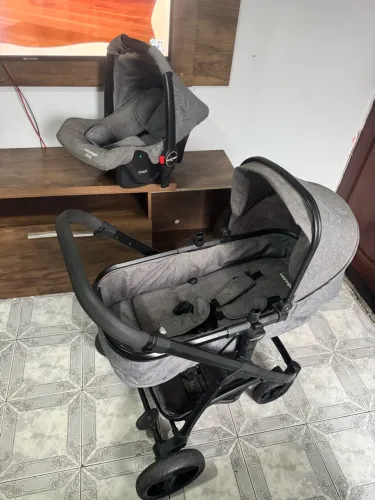 Carrinho de bebé Voyage + bebê conforto