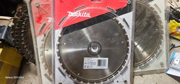 Vende_se 11 disco de serra 10 polegadas, marca makita são discos poucos usadas 