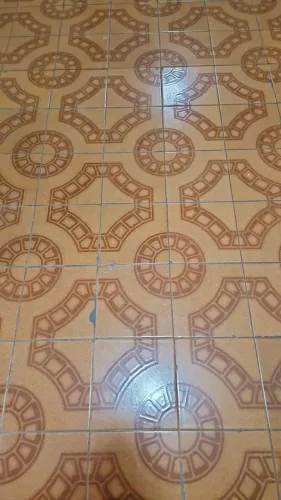 Alguém tem esse piso pra vender?