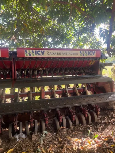 Plantadeira SSM 27 com cx de pequenas sementes
