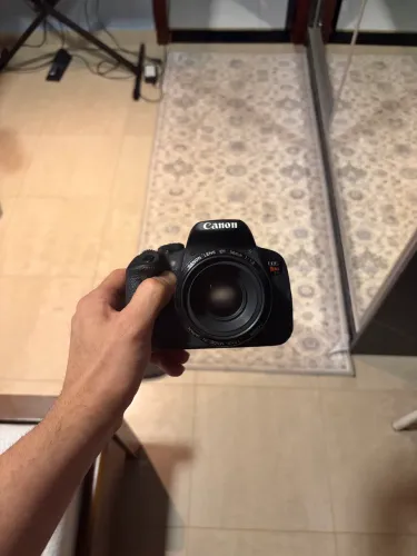Canon Rebel t5i + duas lentes 50mm e 18-55mm