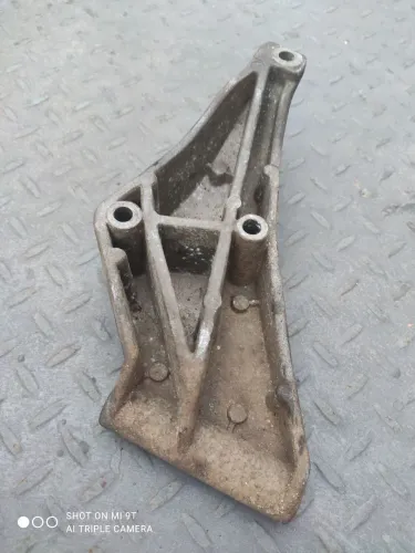 Suporte bomba direção hidráulica linha Escort Logus Pointer Verona Santana Logus