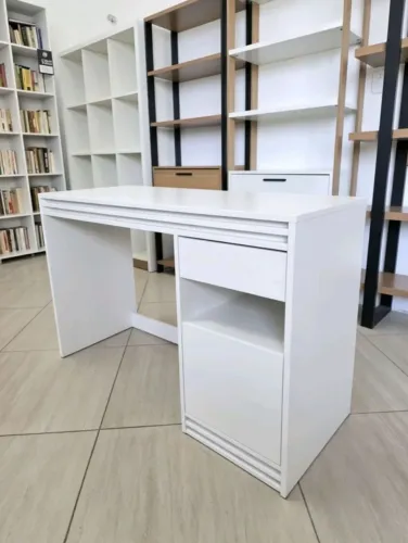 Escrivaninha 120x45 com 1 gaveta, porta e nicho, novo 
