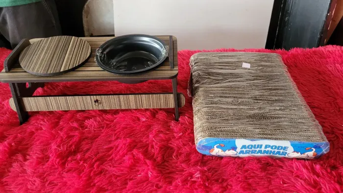 Kit comedouro elevado duplo + arranhador para gato