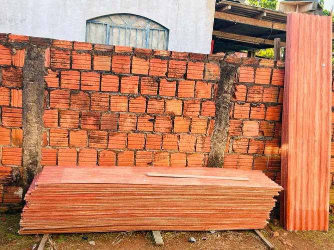 Vende-se essas telhas 15,00 reais cada unidade