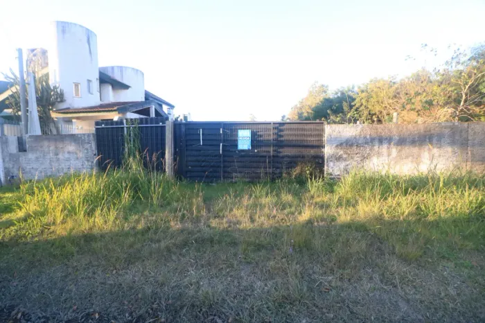Excelente oportunidade de investimento em um terreno espaçoso e livre para construir!