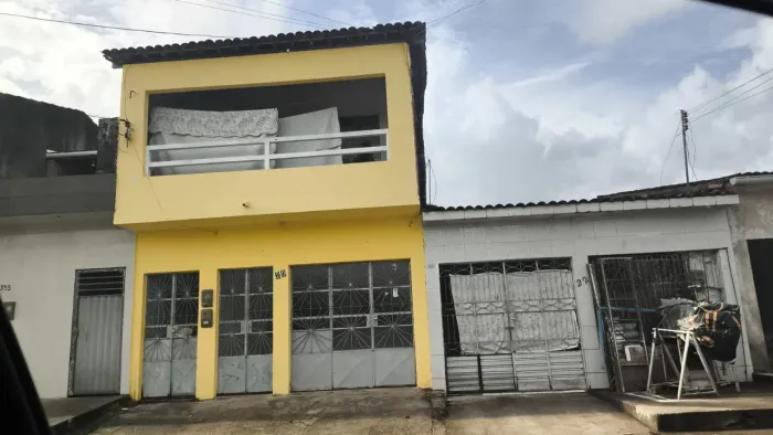 Aluga-se uma casa no clima bom 1 em rua principal