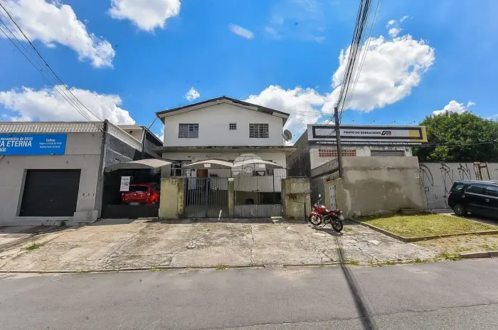 Imóvel para venda possui 600 metros quadrados em Lindóia - Curitiba - PR