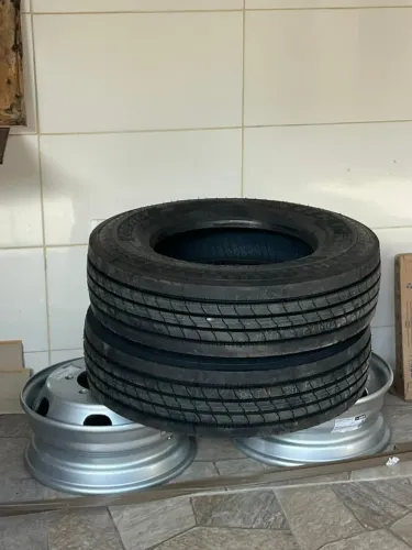 Kit 2 rodas e 2 pneus para 608 / 709 / 710 no preço pra sair logo *ZERO KM*