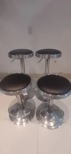 Banquetas para balcão.