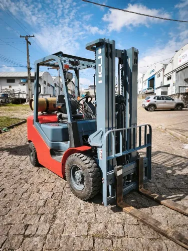 Empilhadeira Heli 2.5T