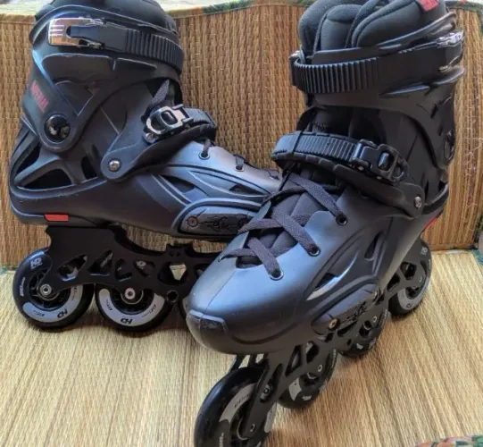 PATINS POWERSLIDE IMPERIAL CUSTOM - EDICÃO STEALTH / BATMAN