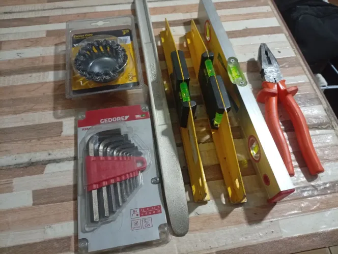 Vendo ferramentas manual