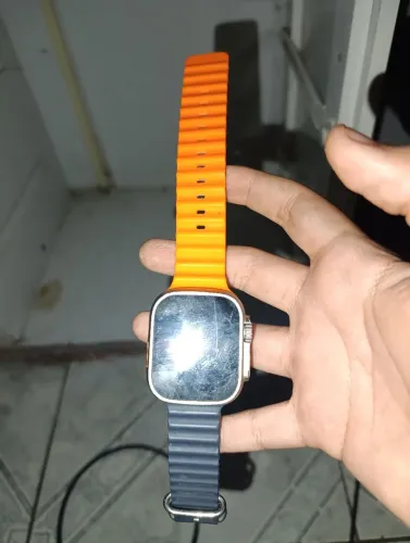 Relógio smartwatch, pulseira laranja é cinza, as vezes dá problema no touch mas funciona.