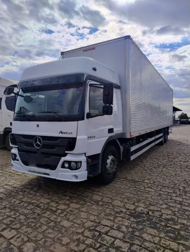 M.Bens 2429 6x2 com Bau