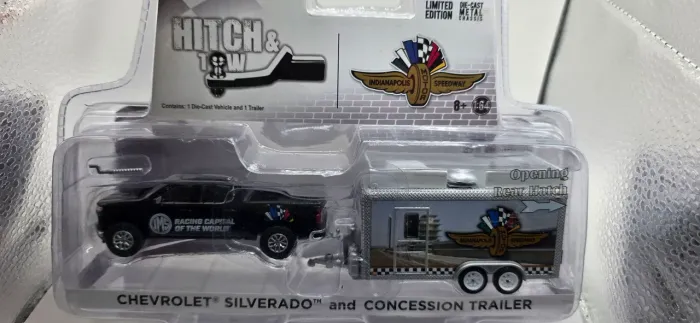 Greenlight Hitch & Tow Chevrolet Silverado