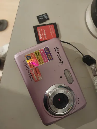 Câmera Digital Compacta Mirage Vision 14MP + Cartão 16GB (Estética Retrô)