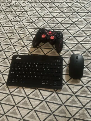 Kit Controles, Mouse e Teclado Bluetooth - Parado em Casa 