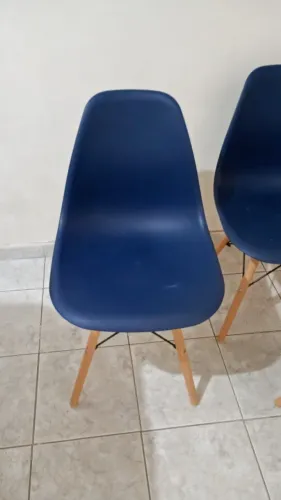 Cadeira com lindo design, excelente custo benefício. Ótimo estado de conservação *