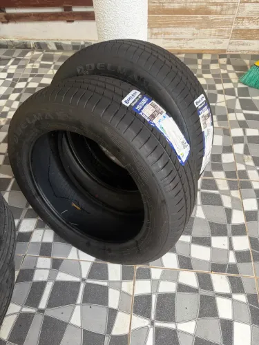 2 PNEUS DELMAX NOVOS - ARO 17 - NUNCA FORAM USADOS - 215 55 R17 - TRACKER OU SIMILAR