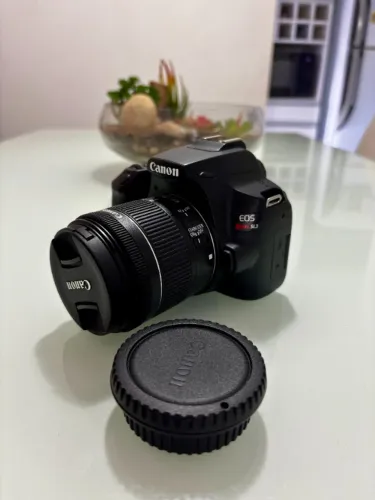 CANON EOS REBEL SL3 + LENTE CANON EF-S 18-55mm f/4-5.6 IS STM